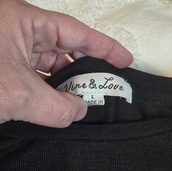 Vine & Love Women's Black Sequin Sleeve Top, Size L (1205) - Picture 5 of 7